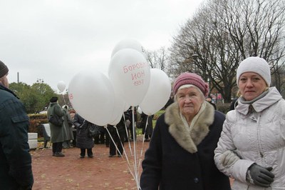 шарики с красными надписями