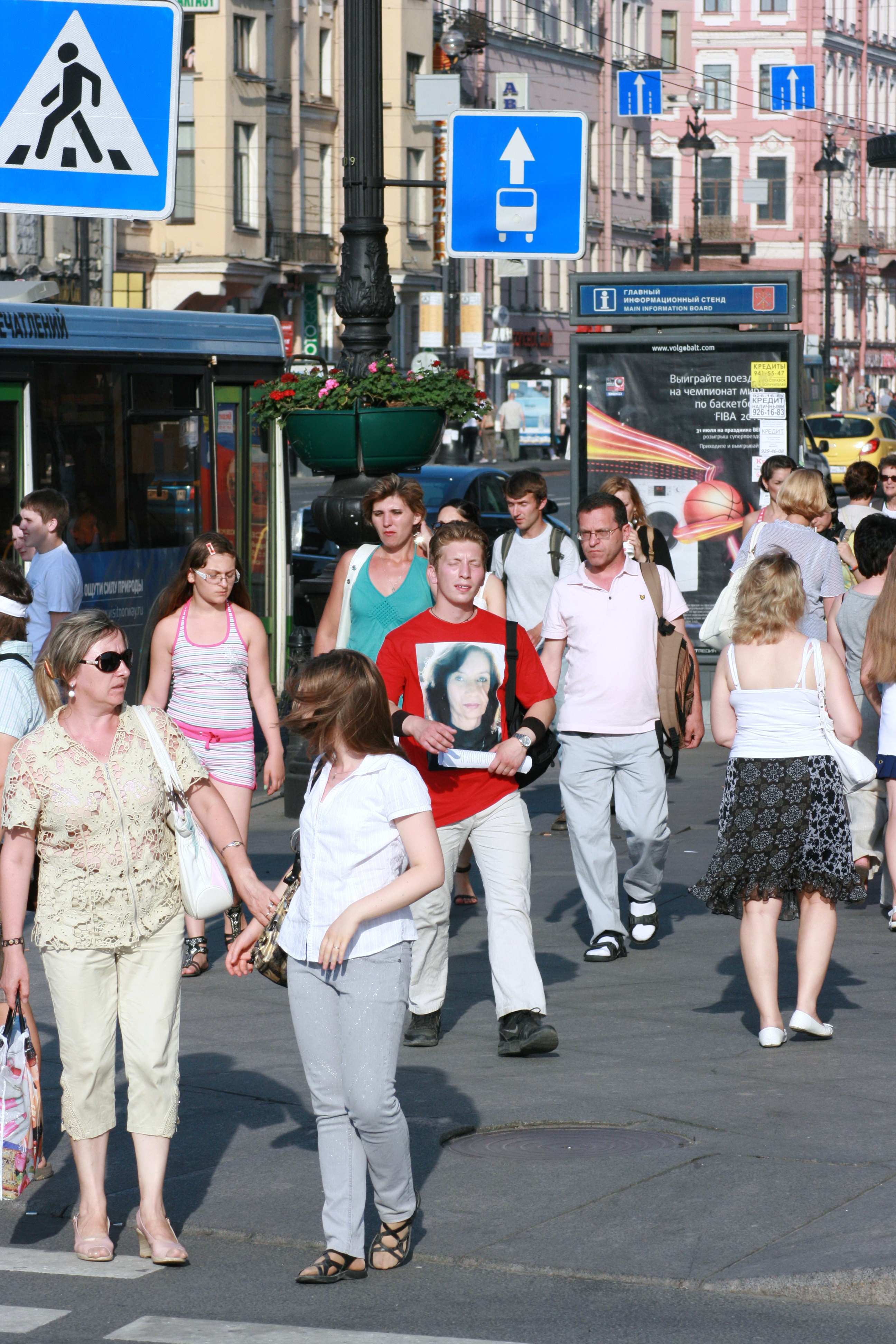 Яблочники перед Аничковым мостом