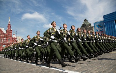 «У нас  9 мая уже давно стало праздником амнезии и военного угара…»