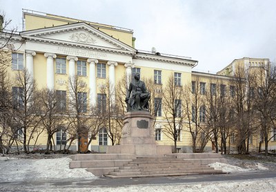 В память о Б. Грушине и адекватно продолжая его