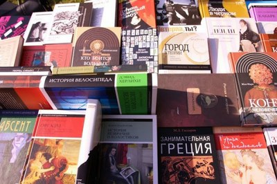 Центр молодежных исследований собирает умные книжки