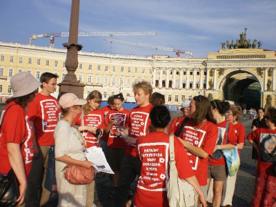 "Мы помним: 15 июля 2009 была похищена и убита Наталья Эстемирова": Фоторепортаж 