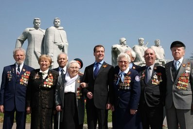 Дмитрий Медведев: "Нам не надо стесняться рассказывать правду о войне..." 