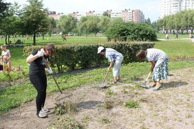 Защитники Малиновки благоустраивают парк